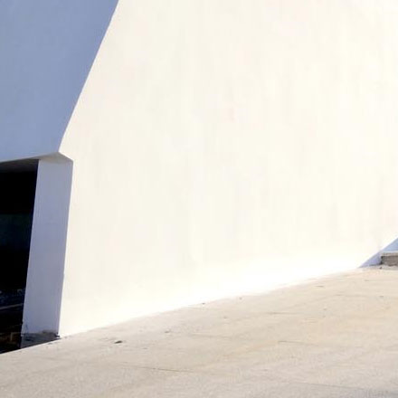 如何使用VI設(shè)計(jì)來傳達(dá)社交媒體平臺(tái)的創(chuàng)新和互聯(lián)性？