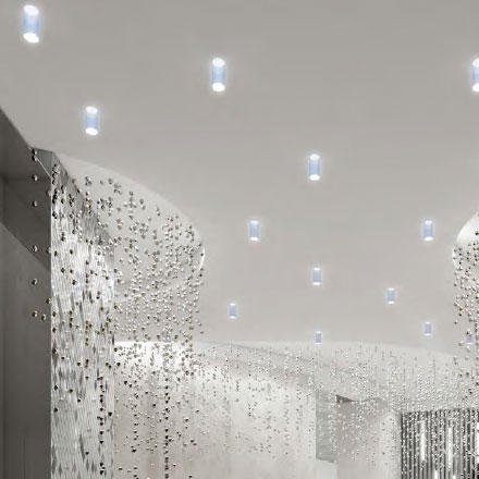 利用視覺元素傳達(dá)物流品牌的專業(yè)性和全球化